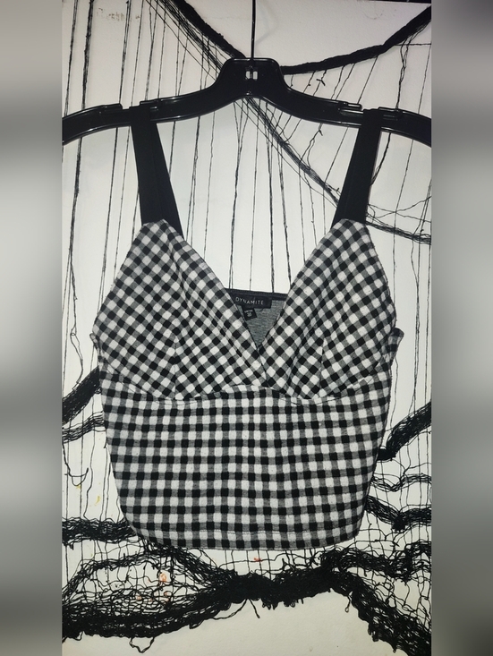 Dynamite Tops - ✨️Dynamite Black & White Gingham V‑Neck Crop Top✨️